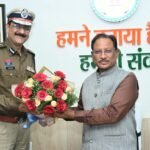 सीएम साय से रायपुर नवनियुक्त कमीश्नर संजीव शुक्ला की मुलाक़ात